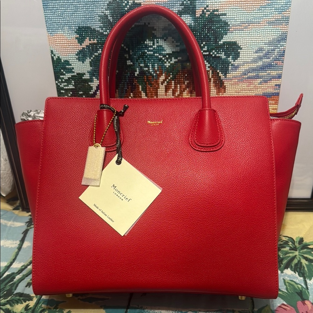 Sophisticated Red Satchel with Structured Design